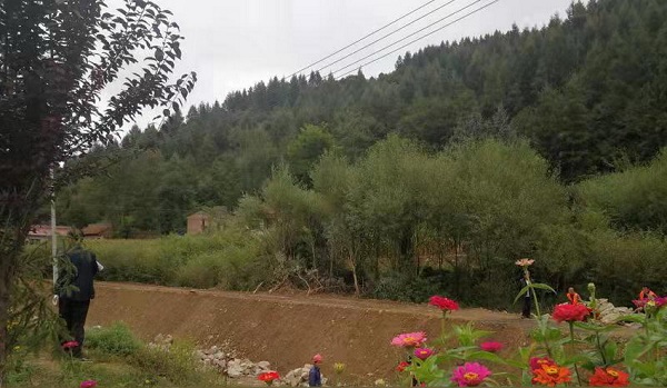 gongh092602.jpg
