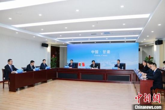 图为中国与白俄罗斯“云签约”现场。　甘肃省社会科学院供图