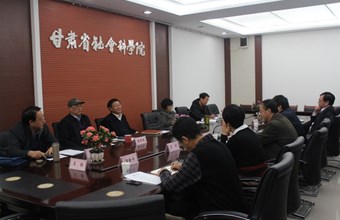 摆问题找差距、动真格增团结、理思路明方向