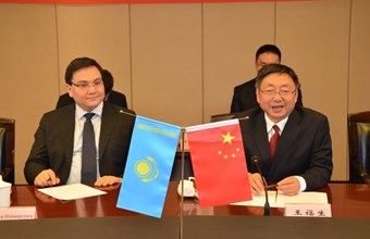 哈萨克斯坦首任总统图书馆副馆长沙伊梅尔格诺夫一行来我院进行学术访问