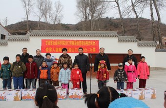 甘肃省社会科学院党委书记陈富荣带队赴帮扶村开展第二次送温暖送吉祥慰问活动