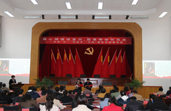 凝心铸魂谋复兴，勤恳劳动创伟业