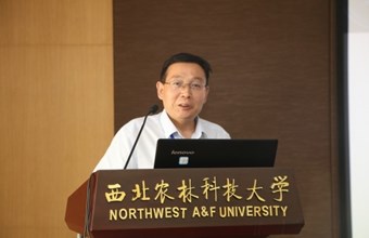我院公共政策研究所所长侯万锋应邀参加“中国式现代化与基层治理创新高端论坛”