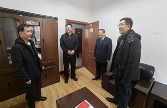 党委书记、院长李兴文春节后看望干部职工