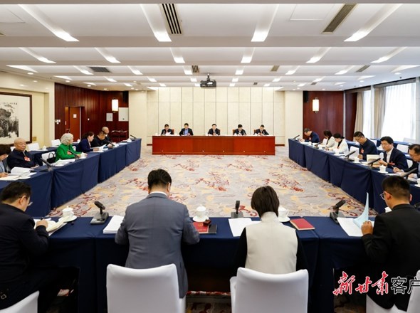 甘肃代表团举行小组会议 审查计划报告和草案、预算报告和草案