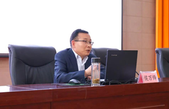 公共政策研究所所长侯万锋研究员应邀在白银矿冶职业技术学院宣讲全国两会精神